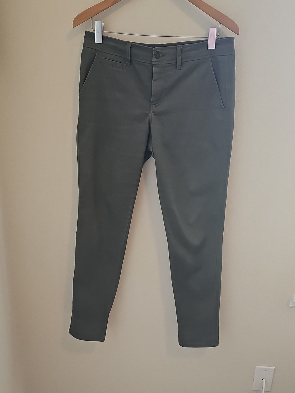 Market‎ Spruce Women’s Olive Green Slim Stretch Jeans. Size 8